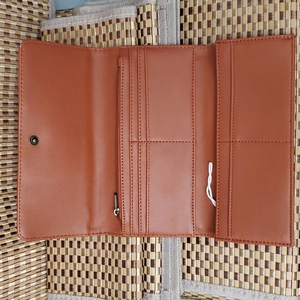 NWOT Universal Threads Wallet - Picture 4 of 10